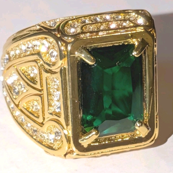 Elegant Green and Gold mens Ring Sz 13